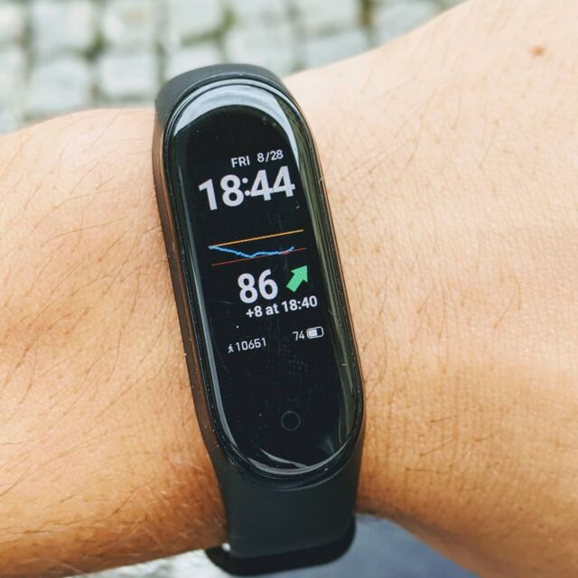 Last week my android phone got wet so I wasn't able to Loop. Now I'm back in the game and love to see my bg on my wrist.

#miband4 #closedloop #cgminthecloud #t1d #diabetes #bloodglucose #dexcom #aaps #nightscout #maytheloopbewithyou