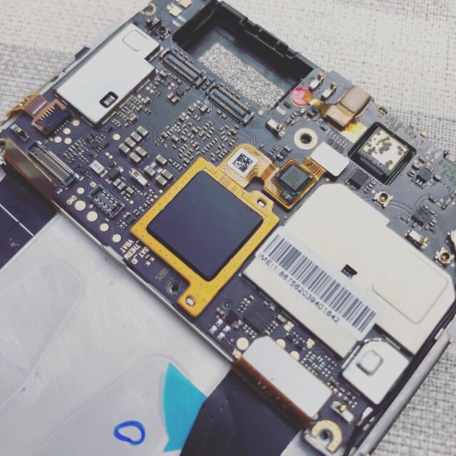 My android phone that I used for my closed loop died a few days ago. I tried to fix it and disassembled it, but I had no luck. So I‘m back on my iPhone with the Dexcom app. It’s crazy ... now I realize that I‘m technology depended and won’t live without a loop. I‘m waking up serval times at night, have no control and need to adjust my blood glucose manually. I‘m missing the bolus calculator, information about insulin on board and the predictions during the day... 

#dexcomg6 #wearenotwaiting #aaps #artificalpancreas #loop #closedloop #dexcom #t1d #cgm #pancreaswanted #applewatch #coffeeandinsulin #bolus